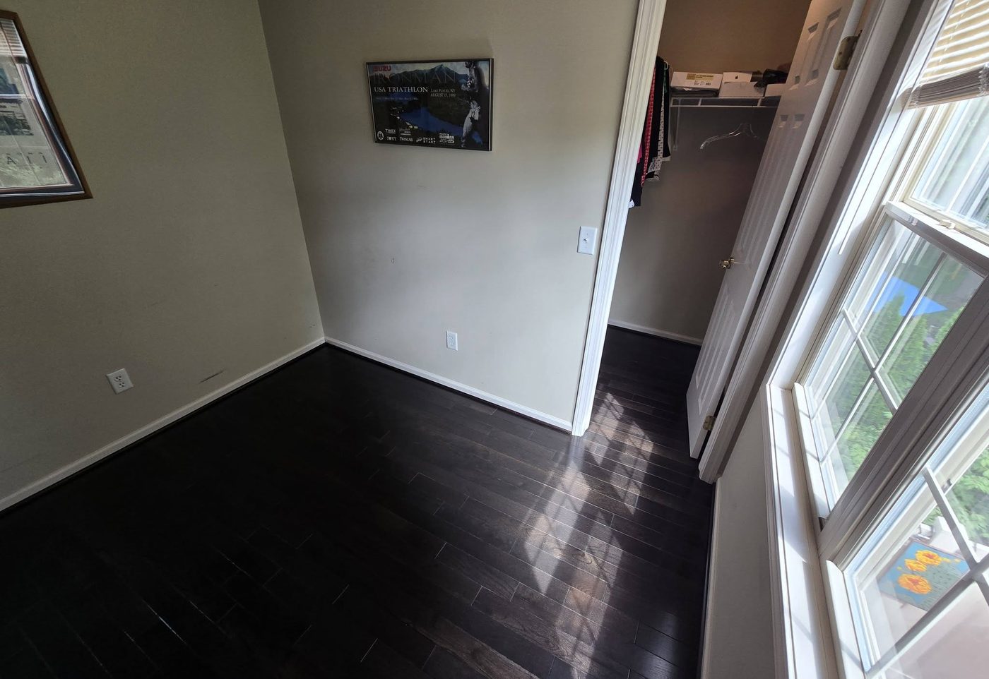 BP Espresso Oak stained hardwood in a finished room